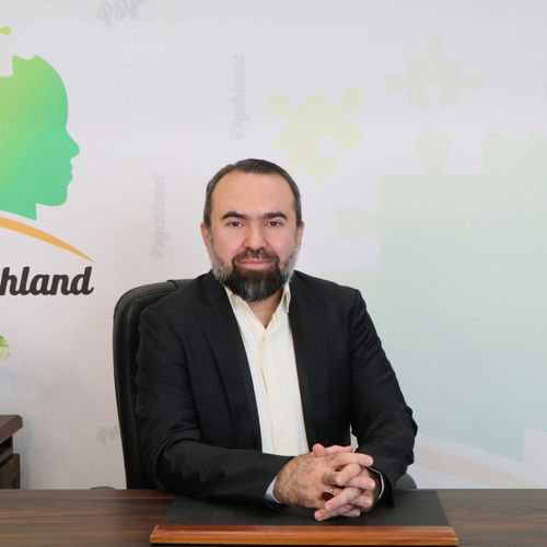 سید علی قاسمی روانشناس و درمانگر واقعیت درمانی نایب رئیس انجمن واقعیت درمانی ایران رئیس کمیسیون روانشناسی مثبت انجمن روانشناسی تربیتی